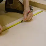 Sådan sætter du selv tapet op – en praktisk guide til gør-det-selv-manden